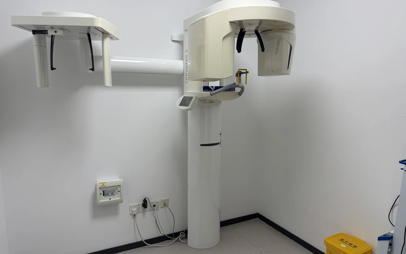 Dental imaging equipment in a clinical room at Arrail Dental